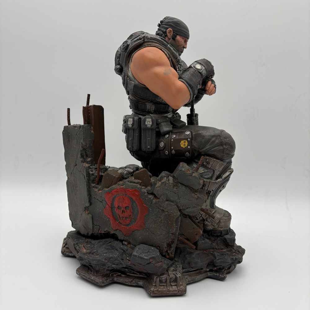 Gears of War 3 Epic Edition Xbox 360 Game, Marcus Fenix Statue, Medal, Book 2011 - Picture 14 of 16